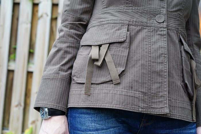 Pockets with long twill tape ties